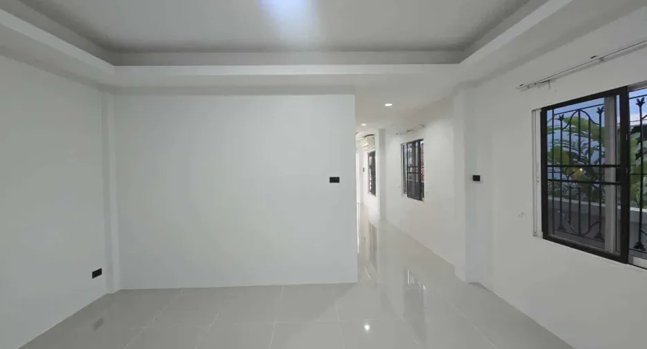 For sale 2 bedrooms townhouse in Mueang Chiang Mai, Chiang Mai