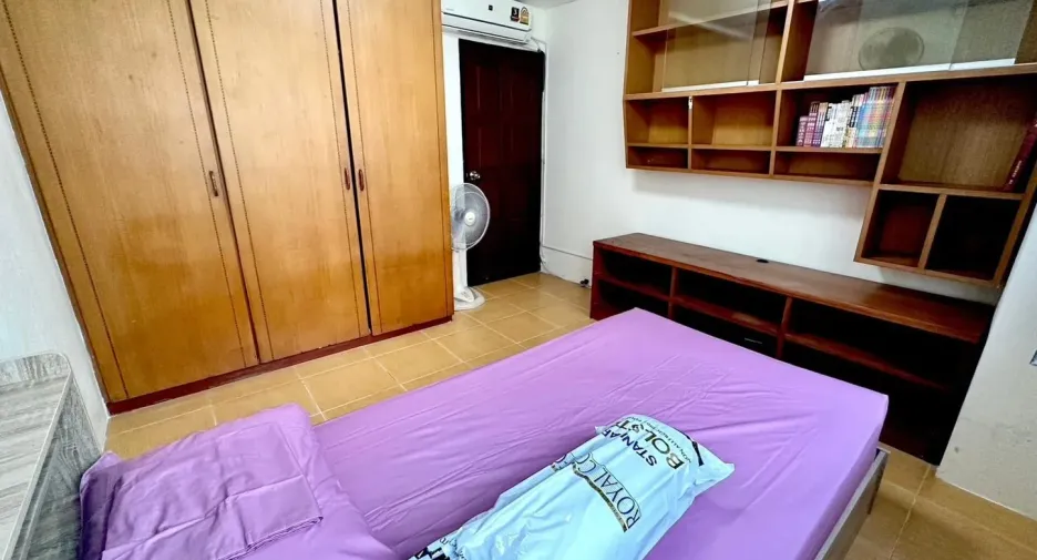 For rent 3 bedrooms condo in Sathon, Bangkok
