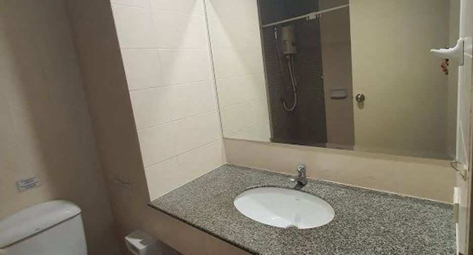 For rent studio condo in Khlong Toei, Bangkok