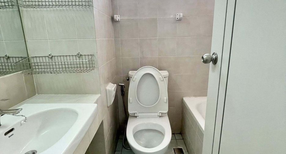 For sale スタジオ condo in Wang Thonglang, Bangkok