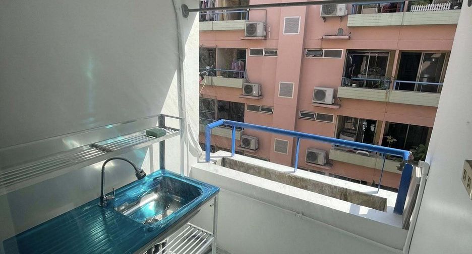 For sale スタジオ condo in Wang Thonglang, Bangkok