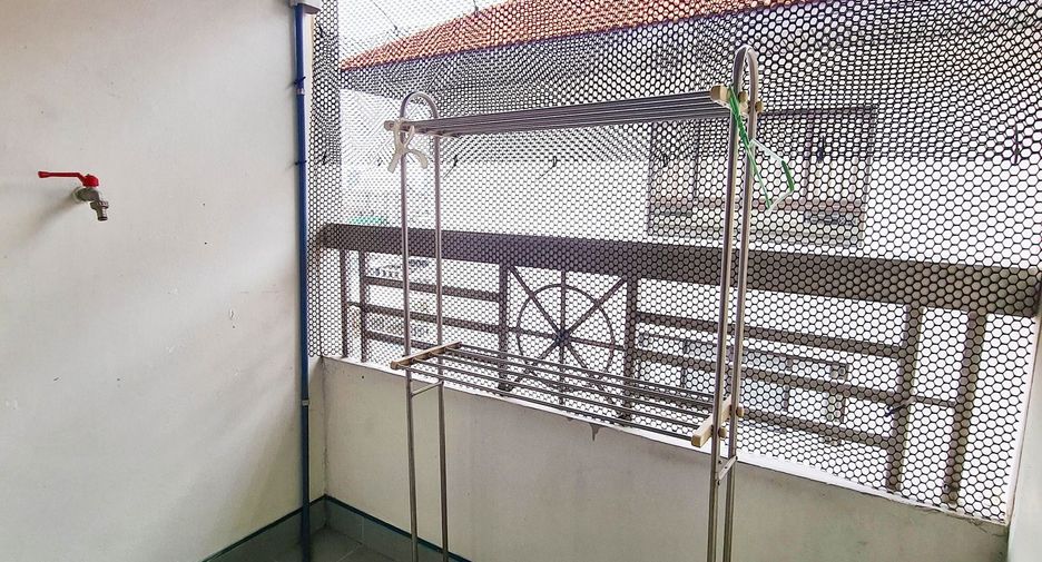 For rent studio condo in Yan Nawa, Bangkok