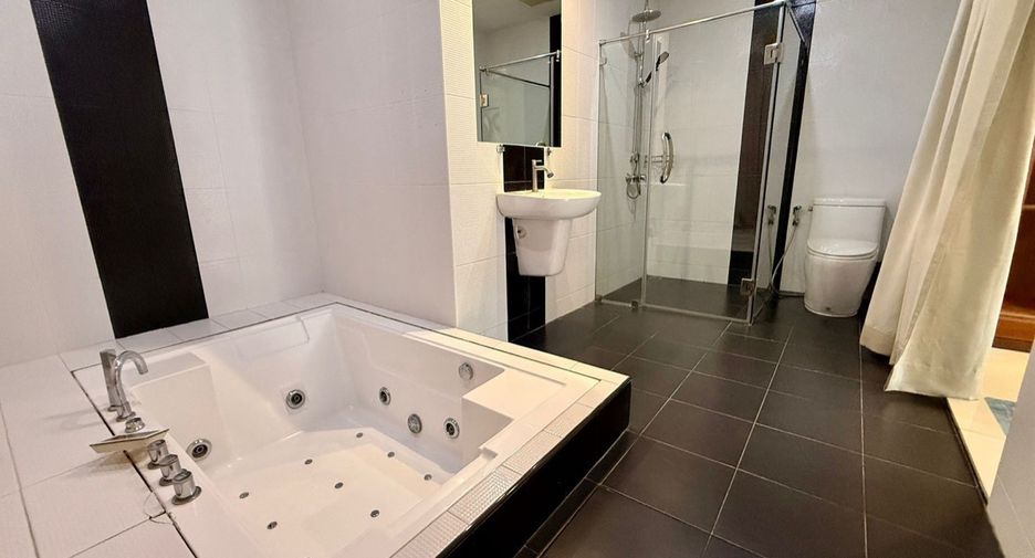 Haus zur Miete und zum Kauf mit 5 Zimmer in Bang Lamung, Chonburi