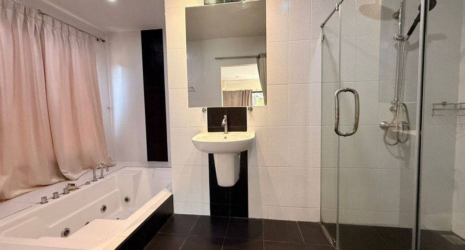 Haus zur Miete und zum Kauf mit 5 Zimmer in Bang Lamung, Chonburi