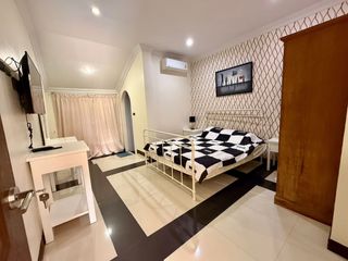 À louer et à vendre 5 chambres maison à Bang Lamung, Chonburi
