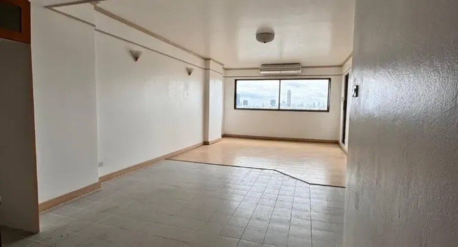 For sale 2 bedrooms condo in Phra Khanong, Bangkok