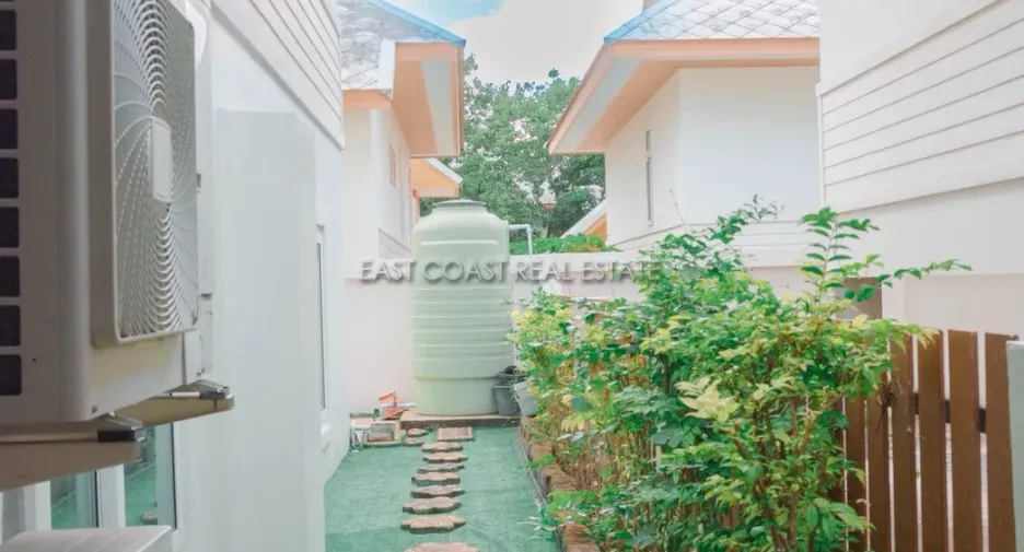 For rent and for sale 6 bedrooms house in Bang Lamung, Chonburi
