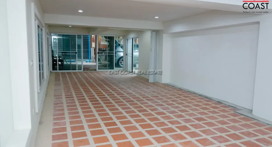 For rent and for sale 6 bedrooms house in Bang Lamung, Chonburi