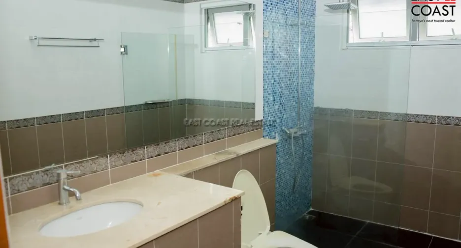 For rent and for sale 6 bedrooms house in Bang Lamung, Chonburi