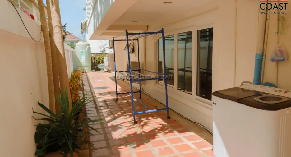 For rent and for sale 6 bedrooms house in Bang Lamung, Chonburi