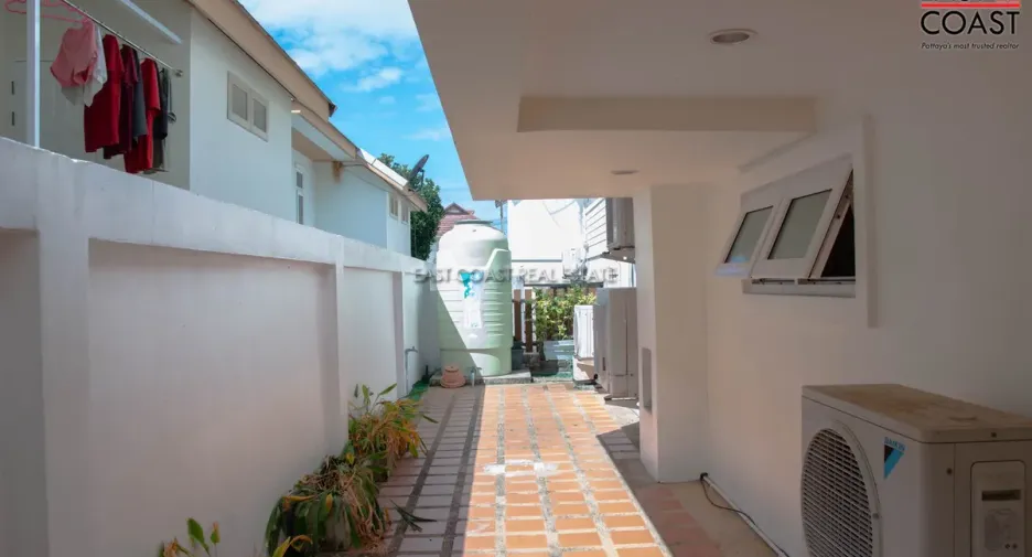 For rent and for sale 6 bedrooms house in Bang Lamung, Chonburi