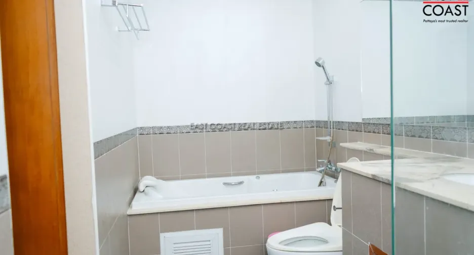For rent and for sale 6 bedrooms house in Bang Lamung, Chonburi