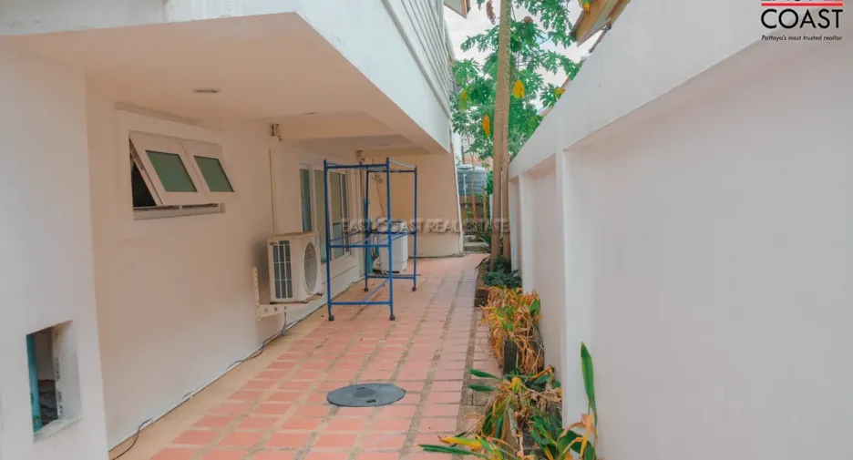 For rent and for sale 6 bedrooms house in Bang Lamung, Chonburi