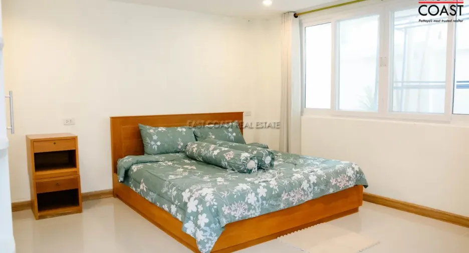 For rent and for sale 6 bedrooms house in Bang Lamung, Chonburi