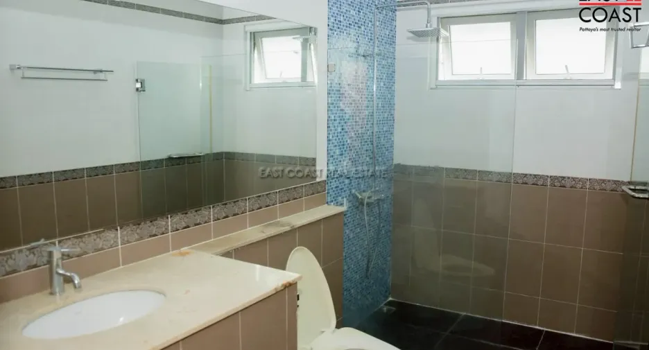 For rent and for sale 6 bedrooms house in Bang Lamung, Chonburi
