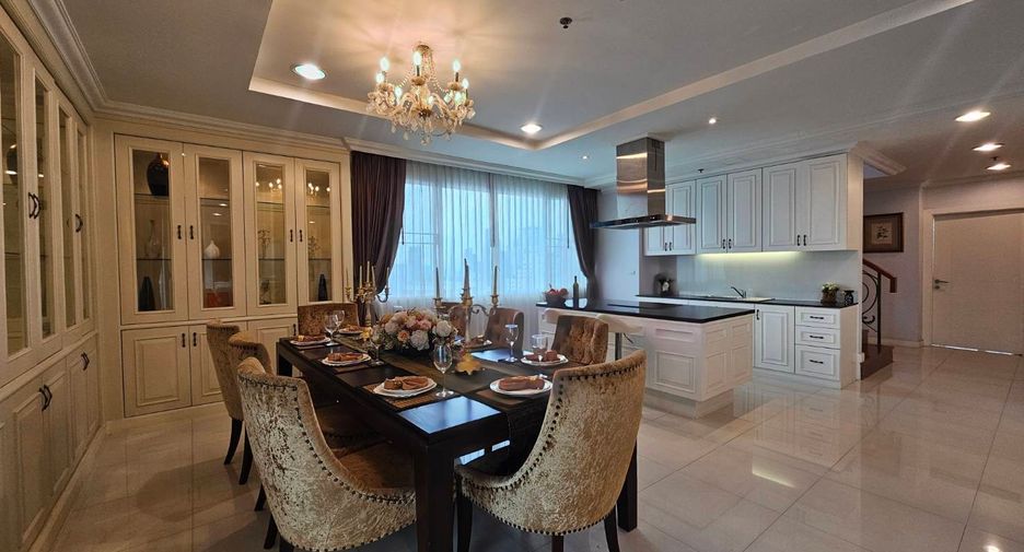 À louer 4 chambres condo à Watthana, Bangkok