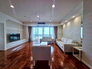For rent 4 bedrooms condo in Khlong Toei, Bangkok