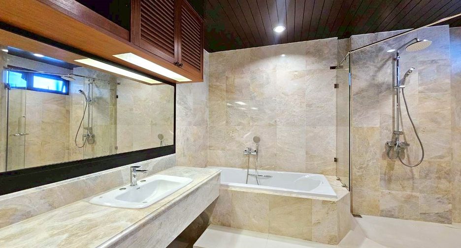 出租 4 卧室 公寓 在 Khlong Toei, 曼谷