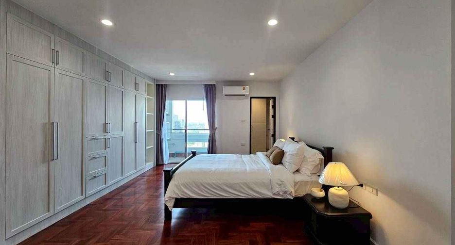 For rent 4 bedrooms condo in Khlong Toei, Bangkok