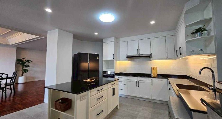 For rent 4 bedrooms condo in Khlong Toei, Bangkok