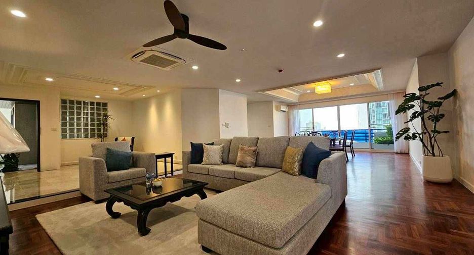 For rent 4 bedrooms condo in Khlong Toei, Bangkok