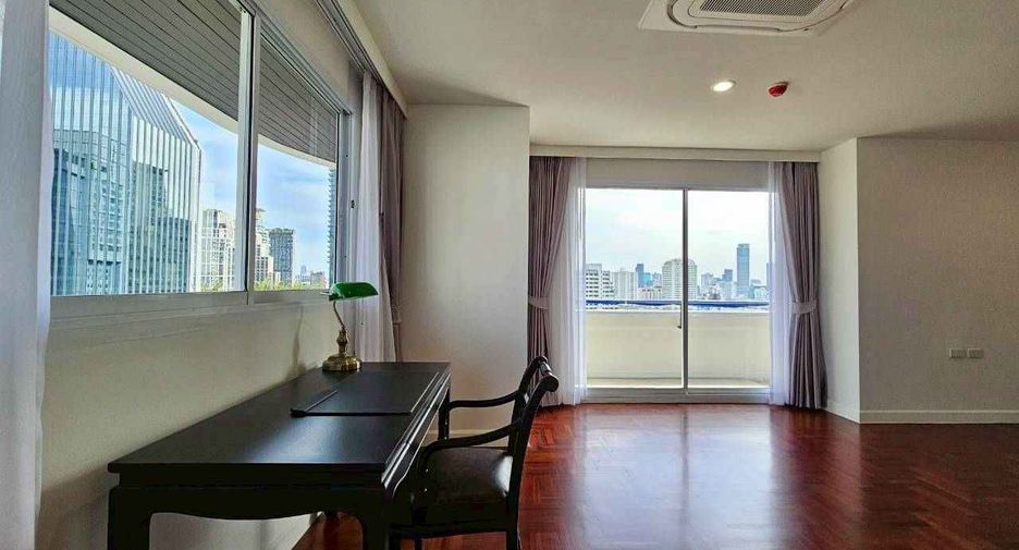 For rent 4 bedrooms condo in Khlong Toei, Bangkok