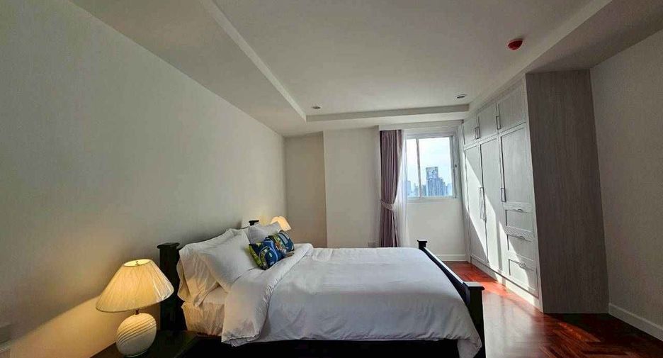 For rent 4 bedrooms condo in Khlong Toei, Bangkok