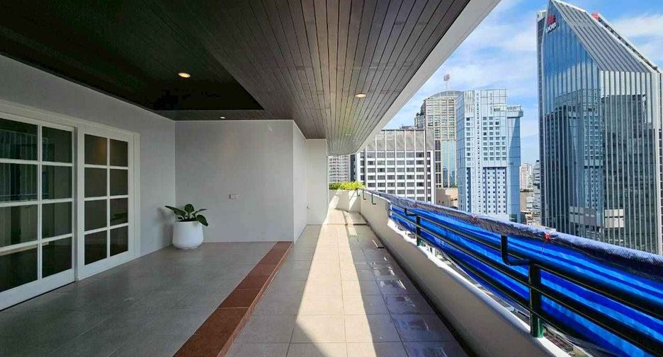 For rent 4 bedrooms condo in Khlong Toei, Bangkok