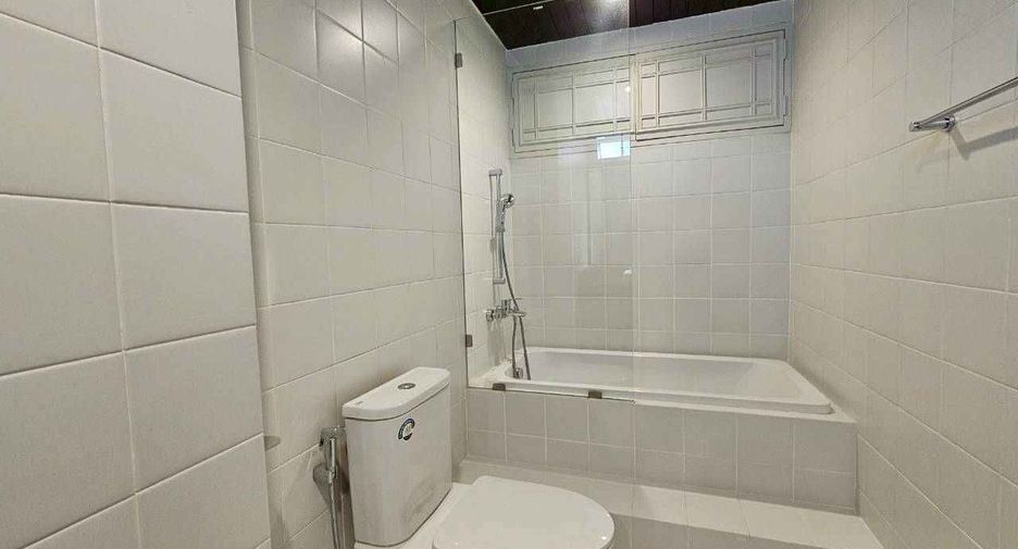 For rent 4 bedrooms condo in Khlong Toei, Bangkok