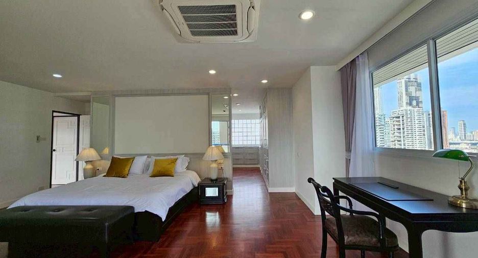 For rent 4 bedrooms condo in Khlong Toei, Bangkok