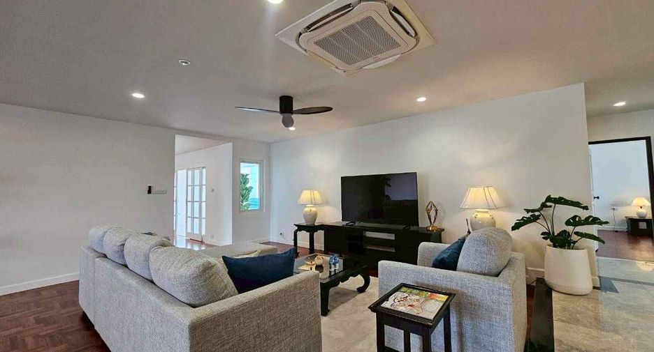 For rent 4 bedrooms condo in Khlong Toei, Bangkok