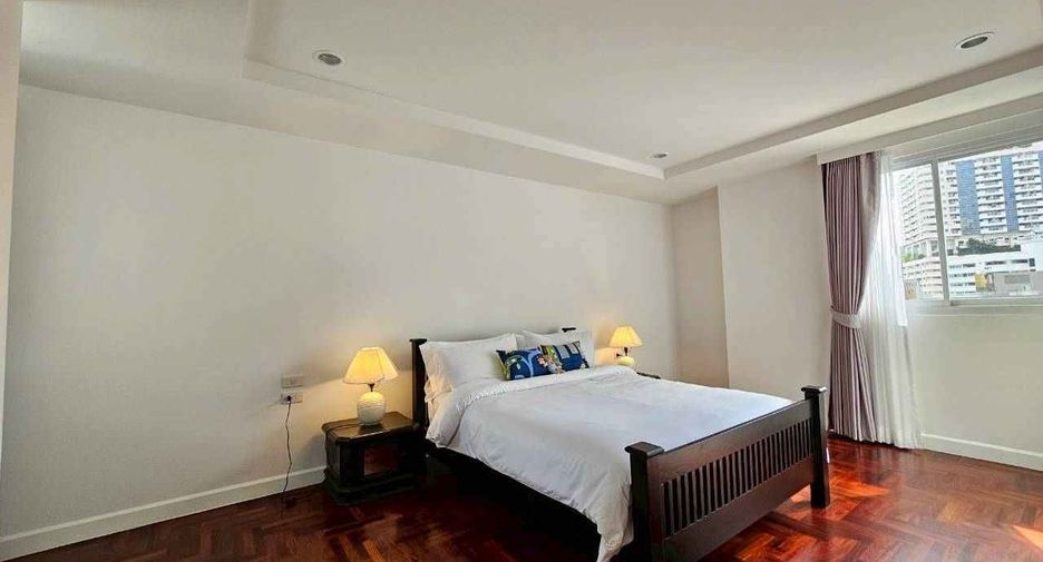 For rent 4 bedrooms condo in Khlong Toei, Bangkok
