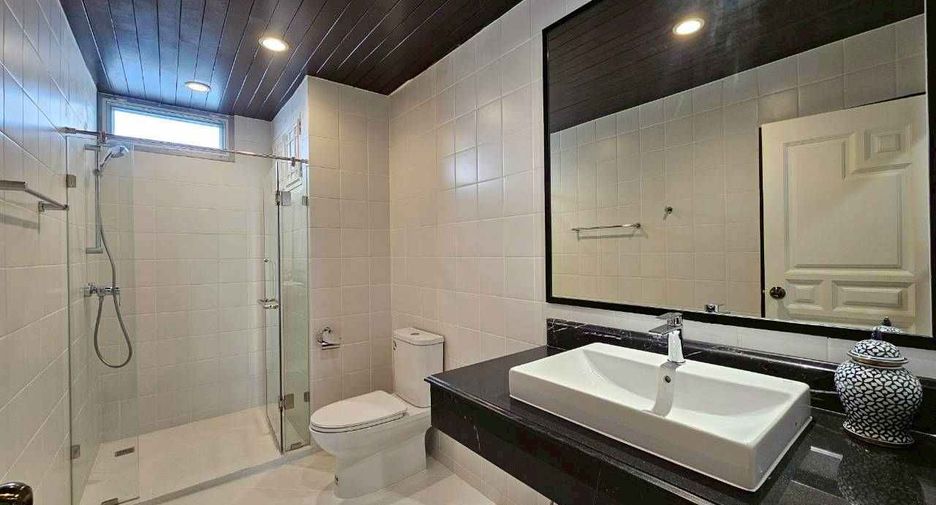 For rent 4 bedrooms condo in Khlong Toei, Bangkok