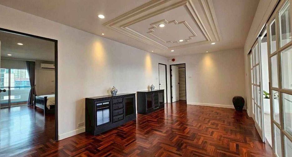 For rent 4 bedrooms condo in Khlong Toei, Bangkok