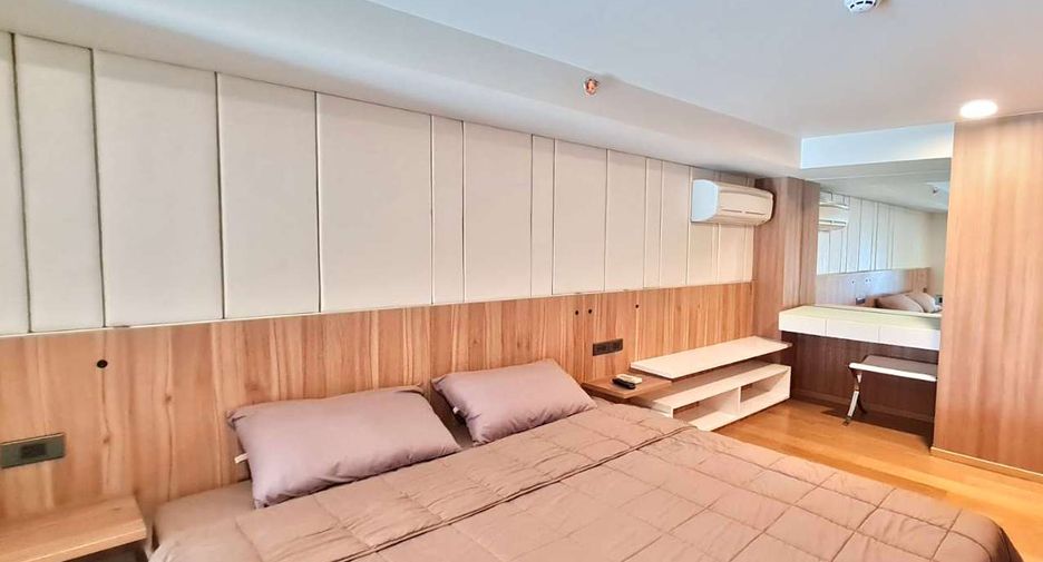 For rent and for sale 1 bed condo in Watthana, Bangkok