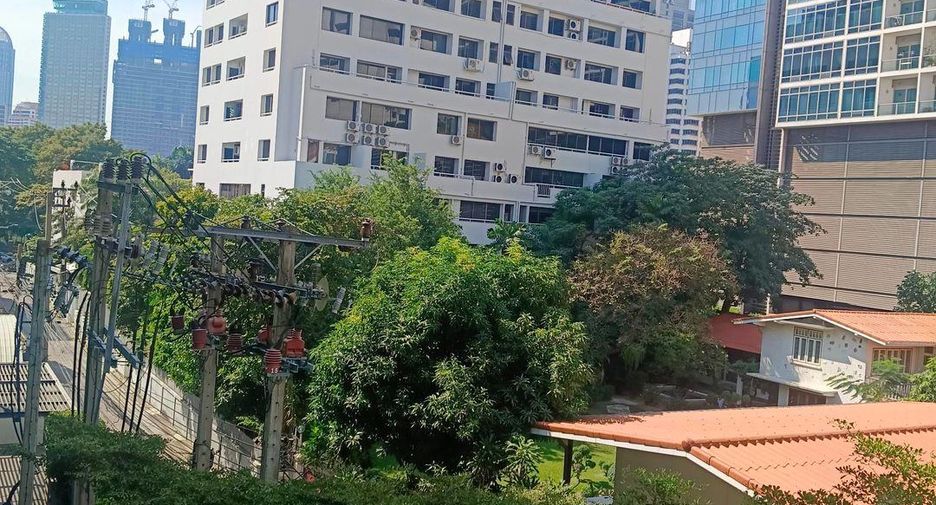 For rent 3 bedrooms condo in Pathum Wan, Bangkok