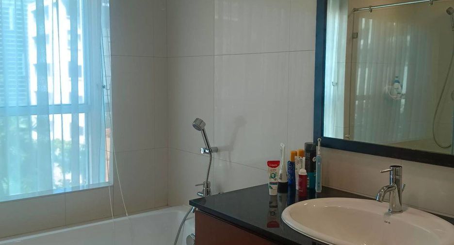 For rent 3 bedrooms condo in Pathum Wan, Bangkok