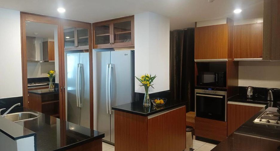 For rent 3 bedrooms condo in Pathum Wan, Bangkok