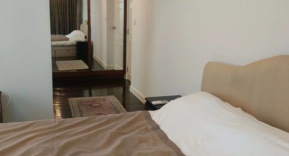 For rent 3 bedrooms condo in Pathum Wan, Bangkok