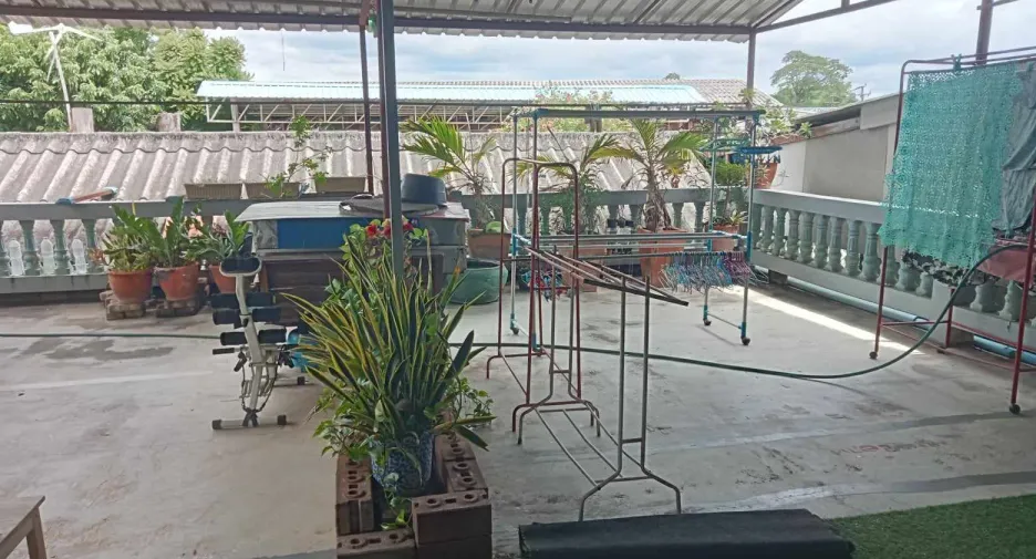 For sale 5 bedrooms townhouse in Mueang Phrae, Phrae