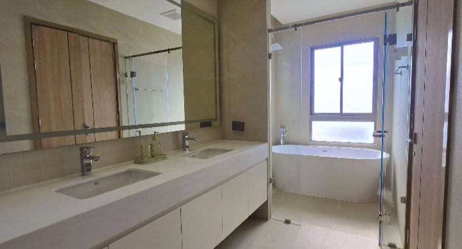 Villa en alquiler de 4 habitaciones en Bang Lamung, Chonburi