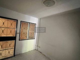 Casa adosada en venta de 2 habitaciones en Mueang Samut Prakan, Samut Prakan