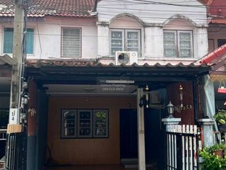 Casa adosada en venta de 2 habitaciones en Mueang Samut Prakan, Samut Prakan