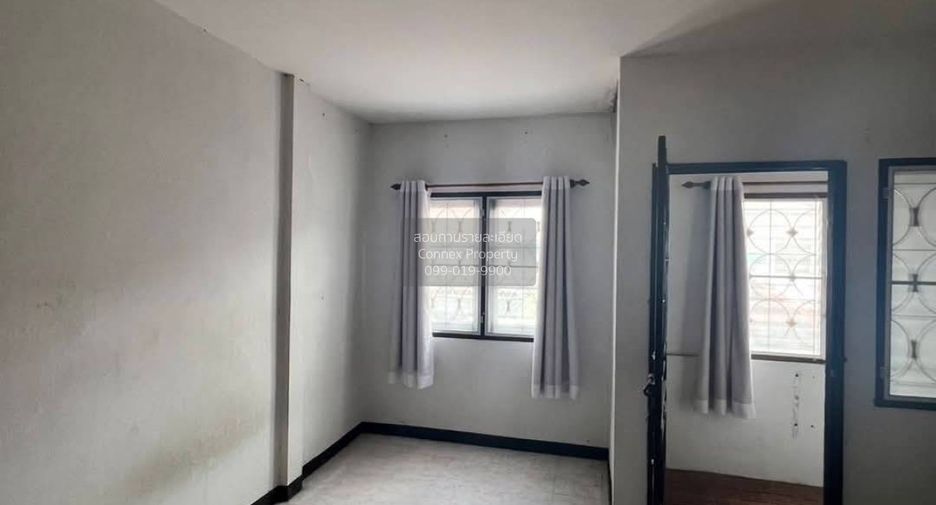 For sale 2 bedrooms townhouse in Mueang Samut Prakan, Samut Prakan