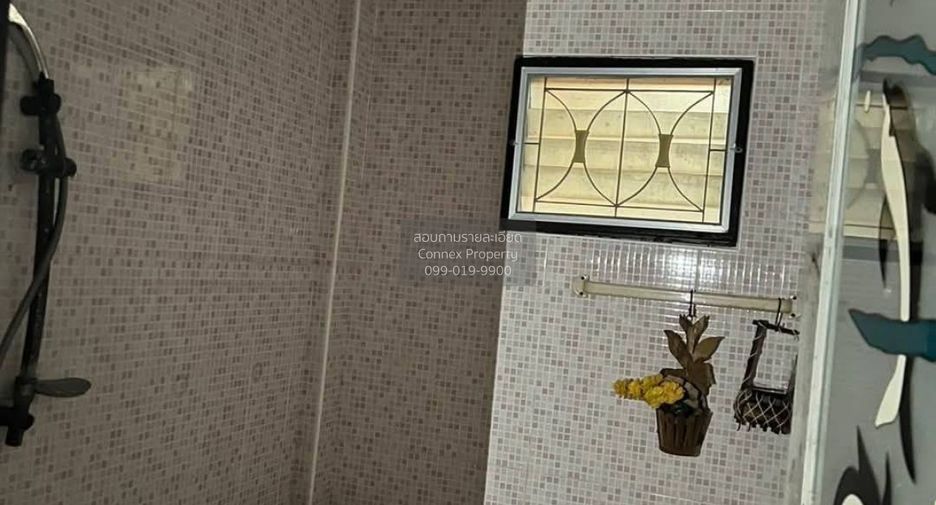 For sale 2 bedrooms townhouse in Mueang Samut Prakan, Samut Prakan