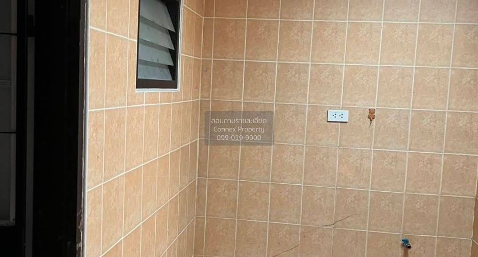 For sale 2 bedrooms townhouse in Mueang Samut Prakan, Samut Prakan