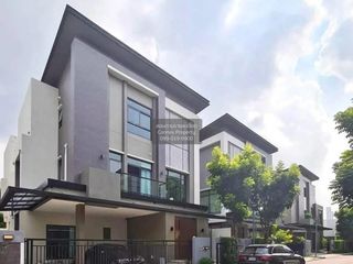 For sale 3 ベッドルーム house in Phra Khanong, Bangkok