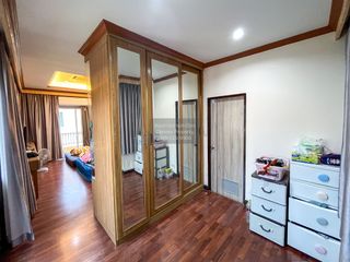 For sale 4 bedrooms house in Mueang Samut Sakhon, Samut Sakhon