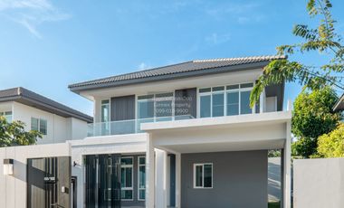 For sale 4 bedrooms house in Mueang Nonthaburi, Nonthaburi