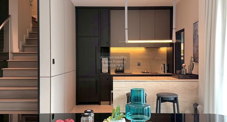 For sale 4 bedrooms house in Taling Chan, Bangkok